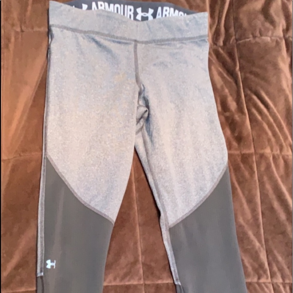 Under Armour Leggings with zipper at ankle